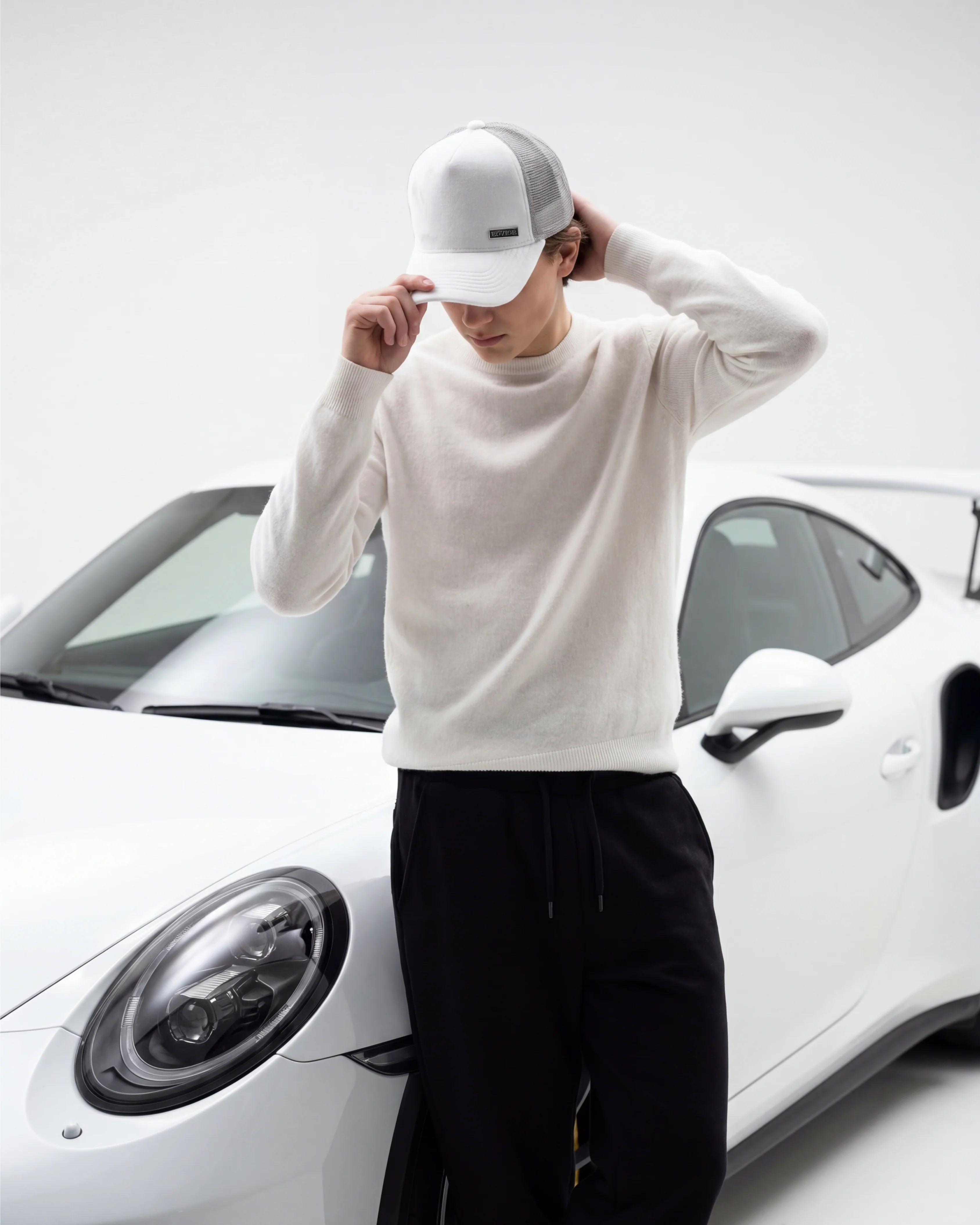 Metaluxe Velvet Cap - Black & White